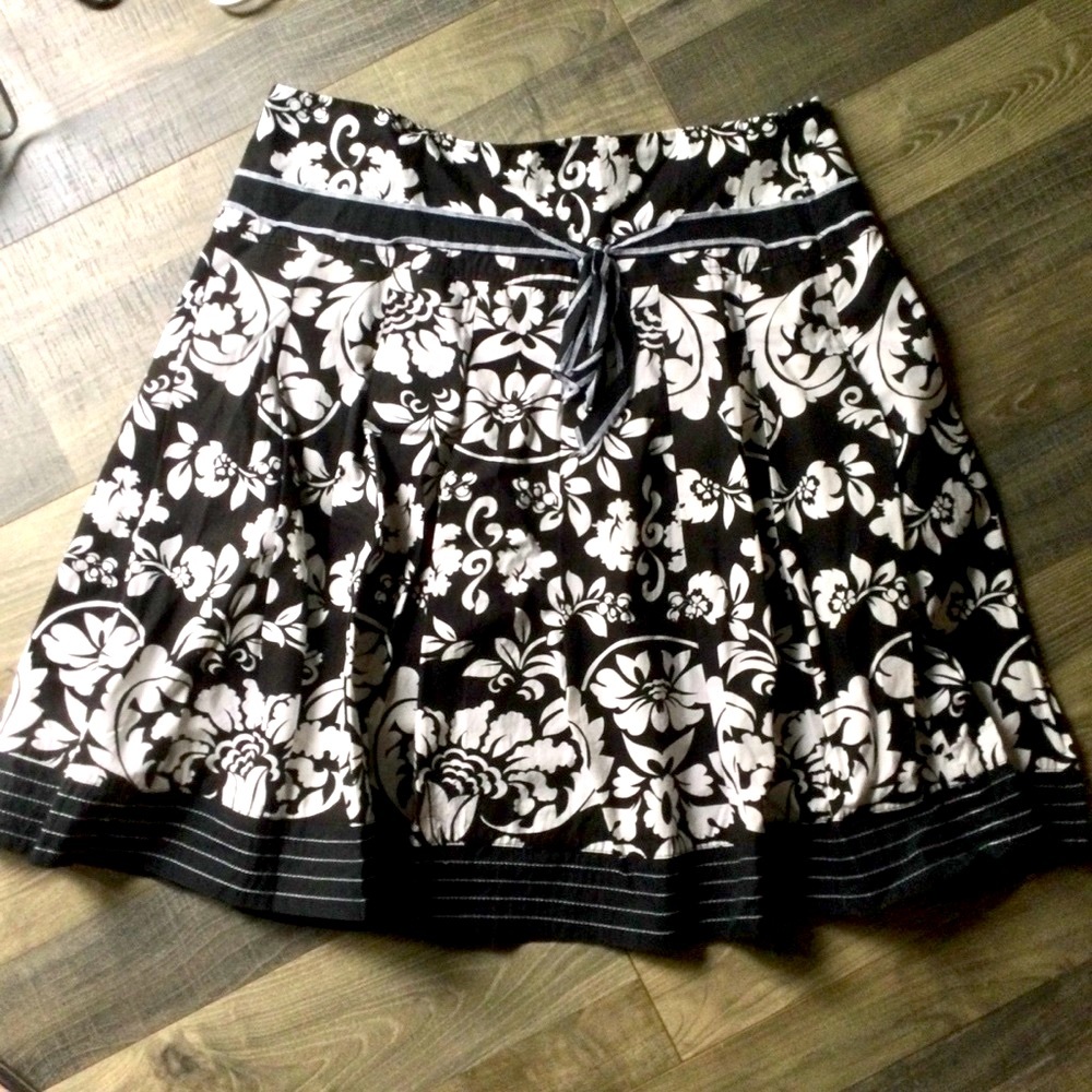 Adorable skirt great for any occasion EUC